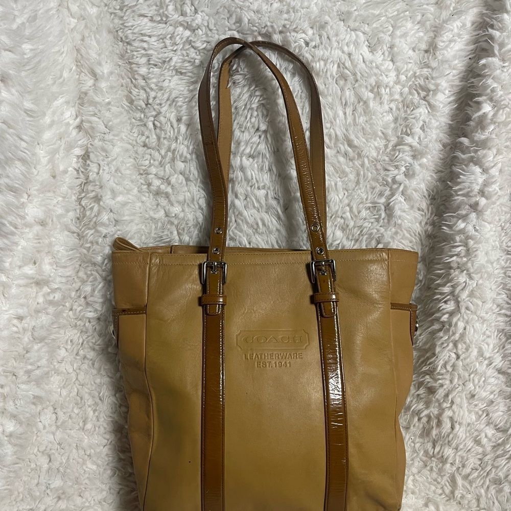 Vintage Coach Leatherware Est. 1941 tan shoulder bag with brown straps and trims - Picture 6 of 16